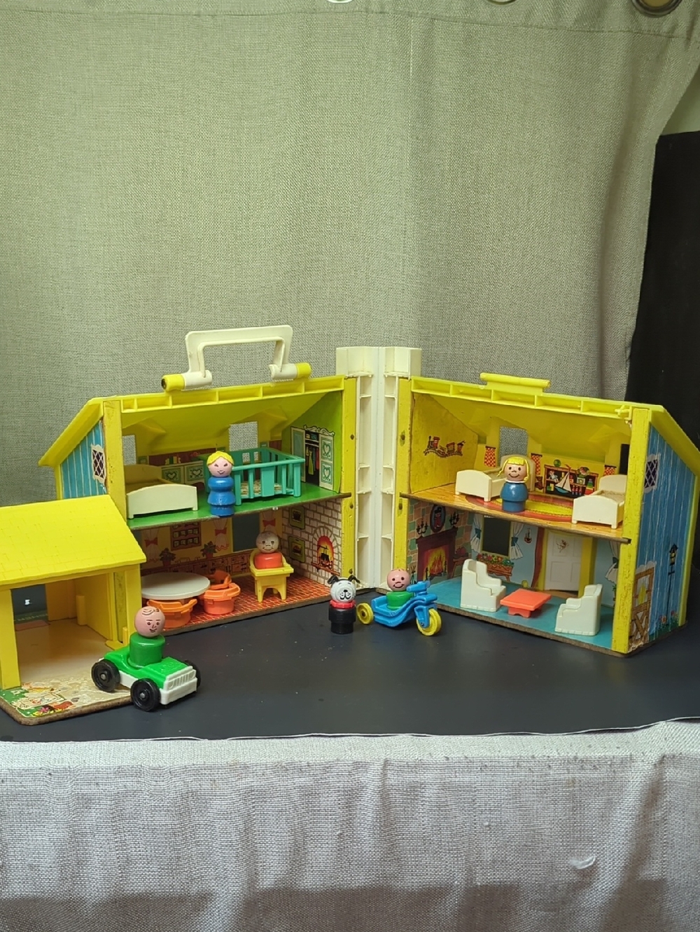#14 1969 Fisher Price Little People 952 Tudor Yellow House complete 💯